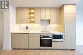 25 McMahon Dr in Toronto, ON - Building Photo - Building Photo