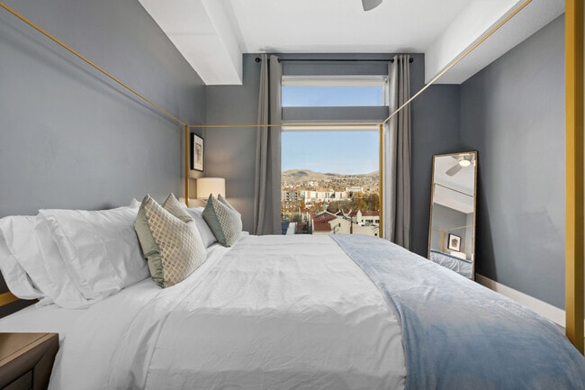 380 S 400 E in Salt Lake City, UT - Building Photo - Building Photo