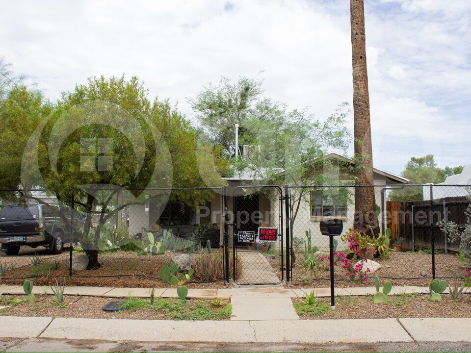 3320 N Cardi Blvd in Tucson, AZ - Foto de edificio