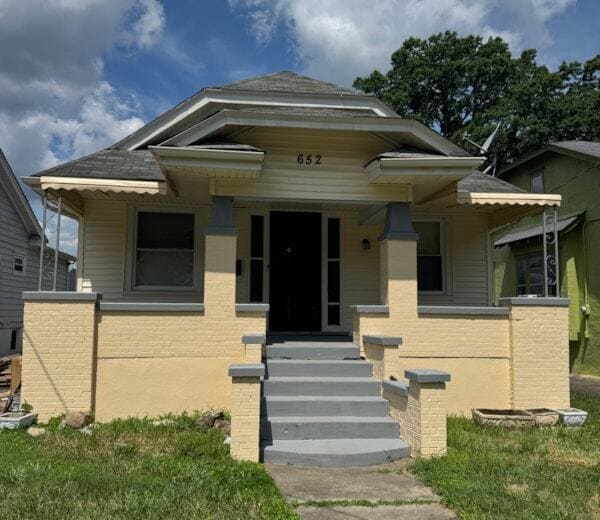 property at 652 S 42nd St
