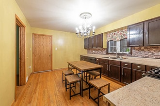 5249 S Luna Ave, Unit S14E in Chicago, IL - Building Photo - Building Photo