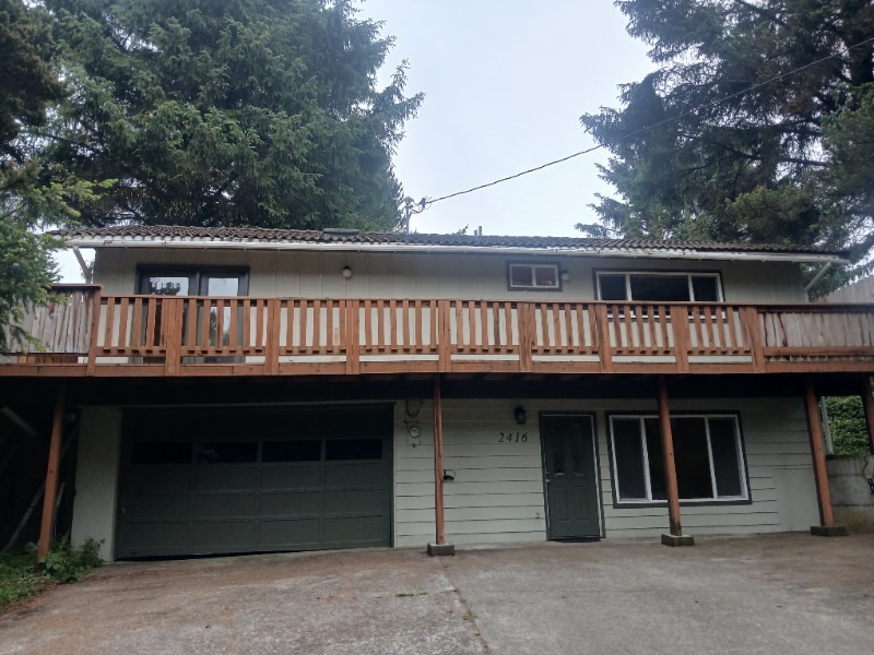 2416 NW Edenview Way in Newport, OR - Building Photo