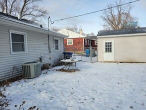 1037 Littlefield Rd in Waterloo, IA - Building Photo - Building Photo