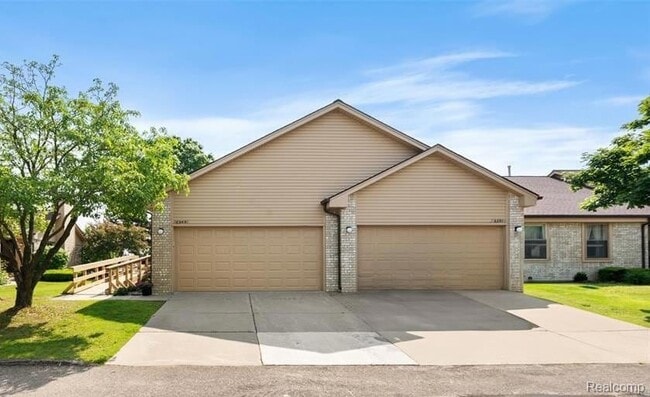 property at 2343 Heritage Pointe Dr