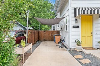 3206 Garden Villa Ln in Austin, TX - Foto de edificio - Building Photo