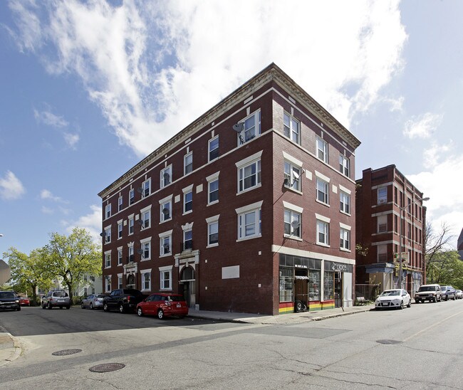 203 Pleasant St in Worcester, MA - Foto de edificio - Building Photo