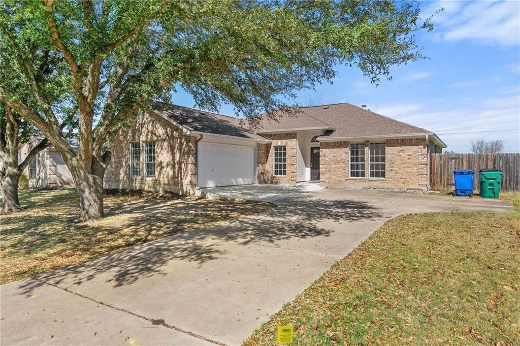 2906 Greenlawn St in Taylor, TX - Building Photo