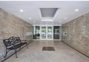 1370 S Ocean Blvd in Pompano Beach, FL - Foto de edificio - Building Photo