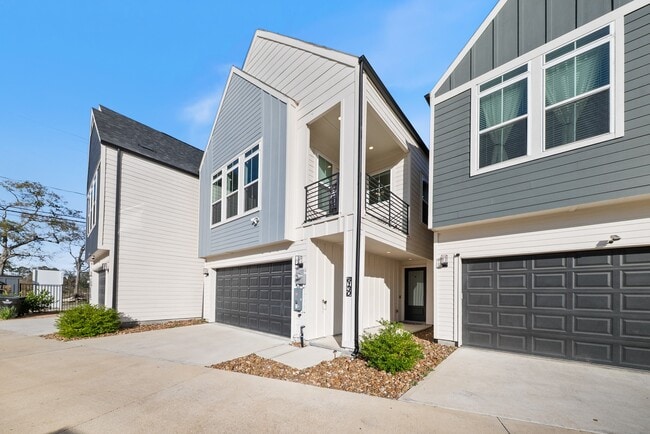 6130 Campos Dr in Houston, TX - Building Photo - Building Photo