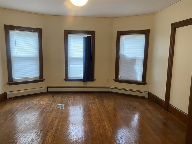 19 Beltran St in Malden, MA - Foto de edificio - Building Photo