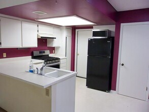 202 Village Cir Dr in Lompoc, CA - Building Photo - Building Photo