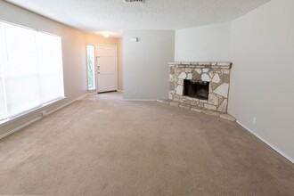 8435 Cranberry Hill-Unit -2 in San Antonio, TX - Building Photo - Building Photo