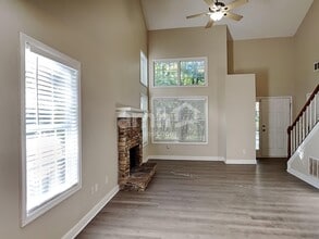 1815 Bernice Dr in Cumming, GA - Foto de edificio - Building Photo