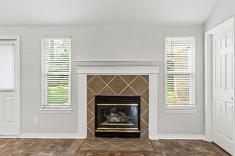 1702 Sycamore Ave in Niceville, FL - Foto de edificio - Building Photo