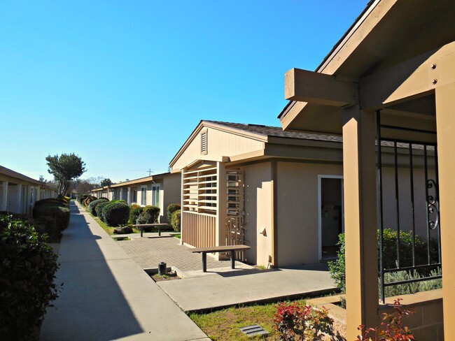 218 W Dakota Ave, Unit 218-A in Fresno, CA - Building Photo - Building Photo