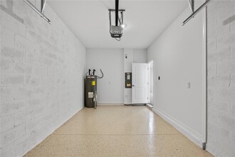 2130 Hallier Cv in Wesley Chapel, FL - Foto de edificio - Building Photo