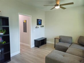 3633 Main St in Sanford, FL - Foto de edificio - Building Photo