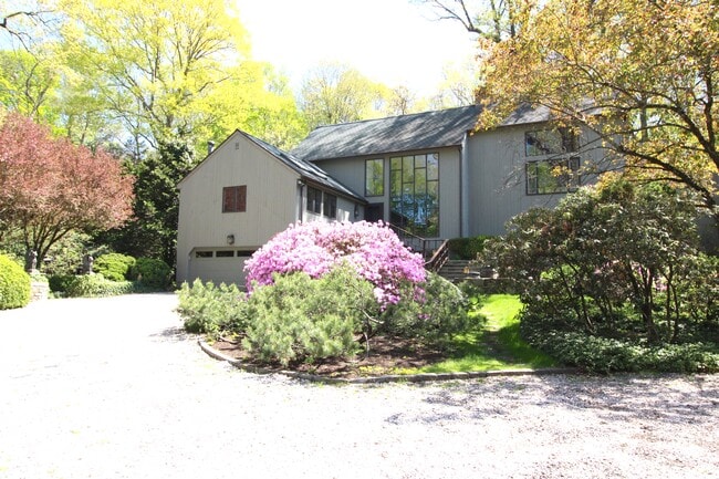 property at 8 Bayberry Ridge Rd