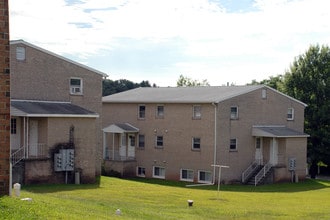 53-99 Rebecca Dr in Duncannon, PA - Foto de edificio - Building Photo