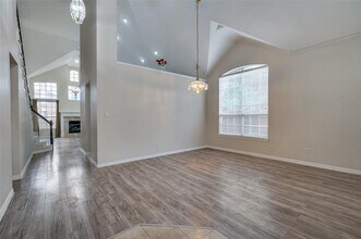 9005 Crown Point Cir in Irving, TX - Building Photo - Building Photo