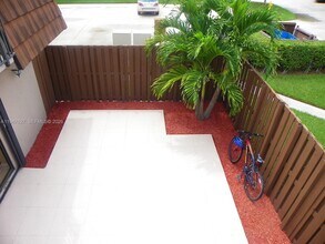 4083 Forest Hill Dr in Hollywood, FL - Building Photo - Building Photo