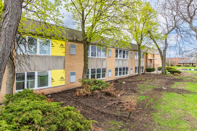 400 S Main Pl in Carol Stream, IL - Foto de edificio - Building Photo