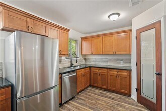 1622 Hollow Hook Rd in Houston, TX - Building Photo - Building Photo