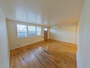 484-490 E 14th Ave in Eugene, OR - Foto de edificio - Building Photo