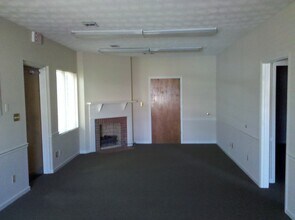 300 W Broome St in Lagrange, GA - Foto de edificio - Building Photo