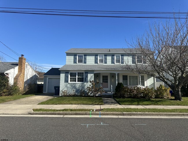 property at 611 N Delavan Ave