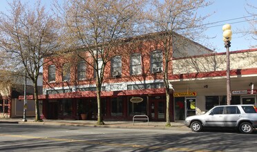 4909 Rainier Ave S in Seattle, WA - Foto de edificio - Building Photo