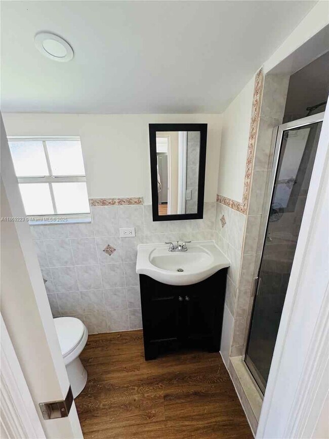 5630 Simms St in Hollywood, FL - Building Photo - Building Photo