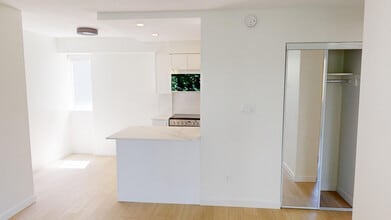 The Windsor in Vancouver, BC - Building Photo - Building Photo