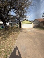 1100 York Castle Dr in Pflugerville, TX - Building Photo