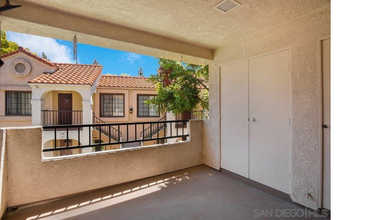 10620 Dabney Dr, Unit 174 in San Diego, CA - Building Photo - Building Photo
