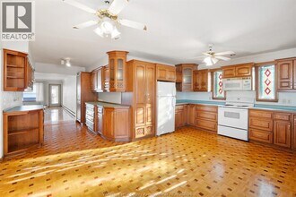 13918 Riverside Dr E in Tecumseh, ON - Building Photo - Building Photo