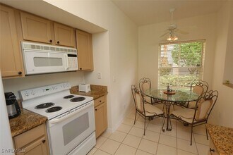 9060 Palmas Grandes Blvd in Bonita Springs, FL - Foto de edificio - Building Photo