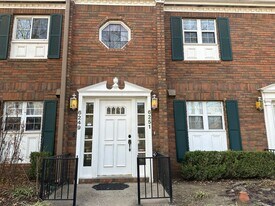 6251 S Yorktown Pl in Tulsa, OK - Building Photo