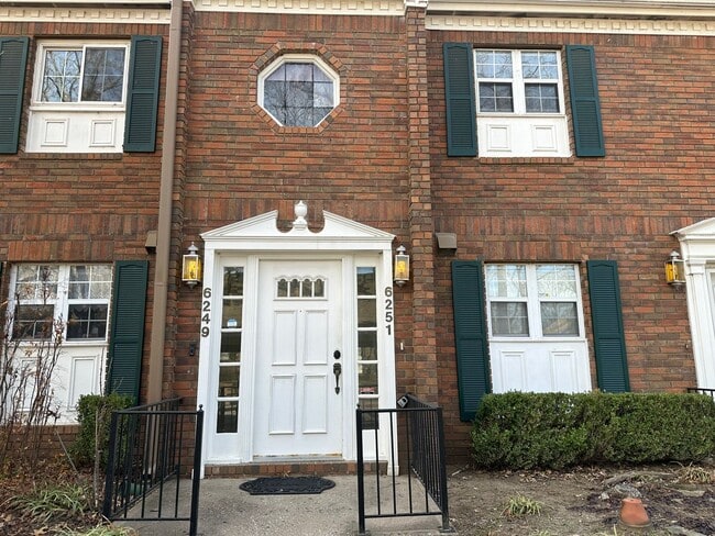 property at 6251 S Yorktown Pl