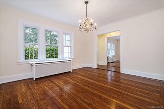 43 Palmer Ave in Scarsdale, NY - Building Photo - Building Photo