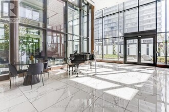 95-2095 McMahon Dr in Toronto, ON - Building Photo - Building Photo