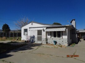 43339 51st St W in Lancaster, CA - Building Photo