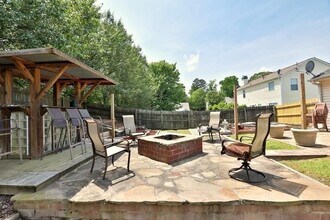 3151 Greenbrier Ct in Buford, GA - Foto de edificio - Building Photo