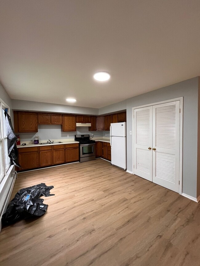 52 Van Nostrand Ave, Unit Single Family