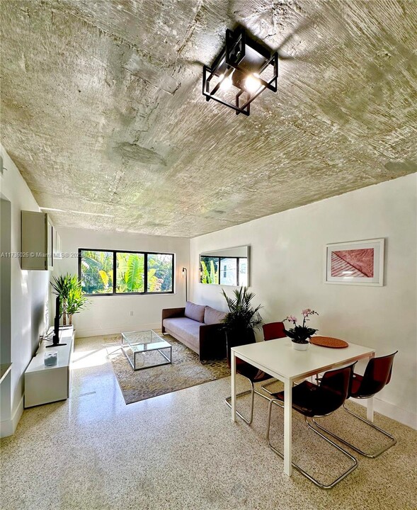 190 NW 69th St-Unit -6 in Miami, FL - Building Photo