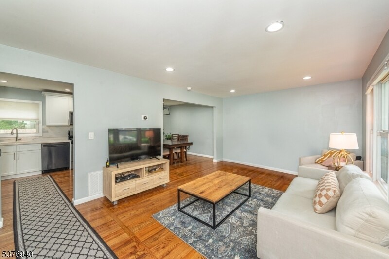 7 Sunnyside Rd in West Orange, NJ - Building Photo