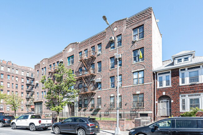 645 Lefferts Ave in Brooklyn, NY - Foto de edificio - Building Photo