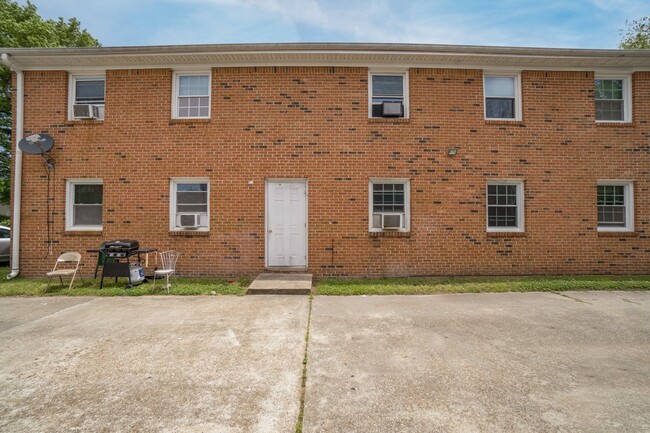 311 Ashlawn Dr in Norfolk, VA - Building Photo - Building Photo