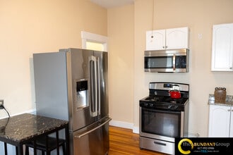 133 Otis St, Unit 2 in Cambridge, MA - Building Photo - Building Photo