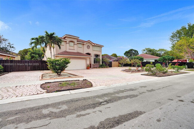 22476 SW 102nd Ct in Cutler Bay, FL - Foto de edificio - Building Photo